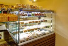 Холодильные витрины для магазина: виды, конструкций и советы по выбору